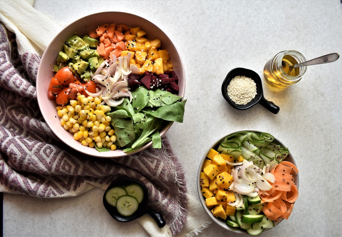Baking proteins and vegetables with minimal oil